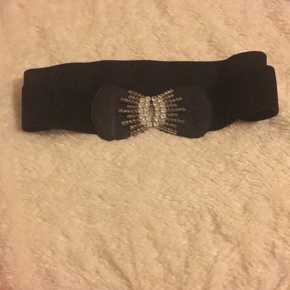 Black elastic waist belt with silver bling buckle